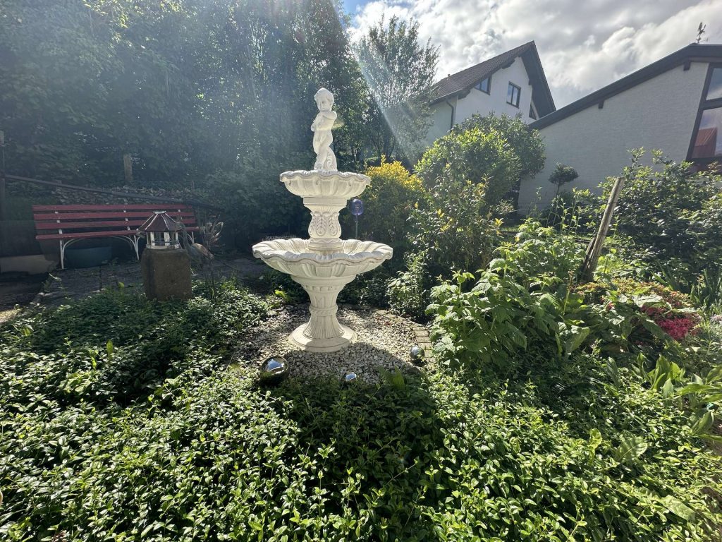 Garten mit Brunnen