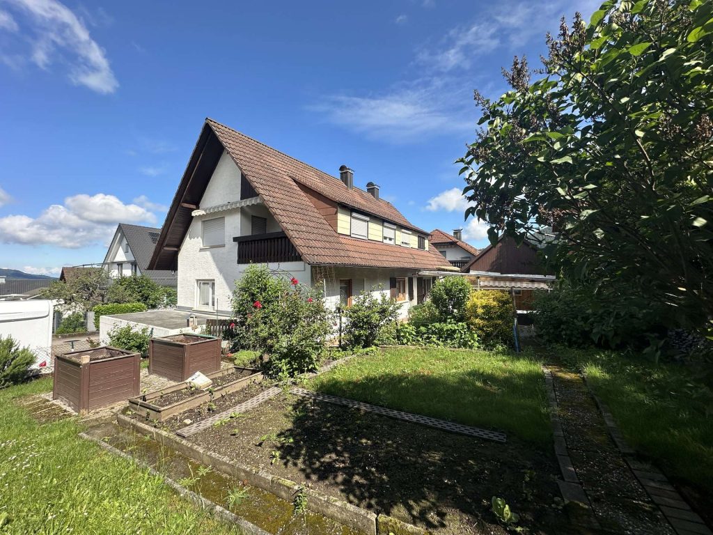 Freistehendes 2-Familienhaus mit großem Grundstück in Loffenau und viel Potenzial