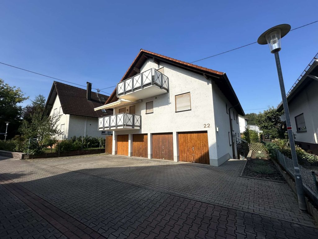 Traumhafte 4,5-Zi-Dachgeschosswohnung in bevorzugter, ruhiger Lage von Gaggenau mit zwei Balkonen