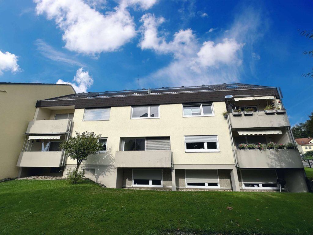 Herausragende Doppelstöckige 2-Zi-Wng mit Balkon und Stellplatz in begehrter Lage von Gernsbach