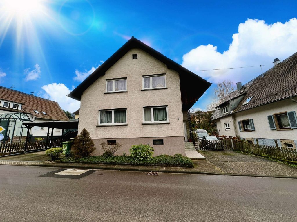 436 Aussenansicht Front weit