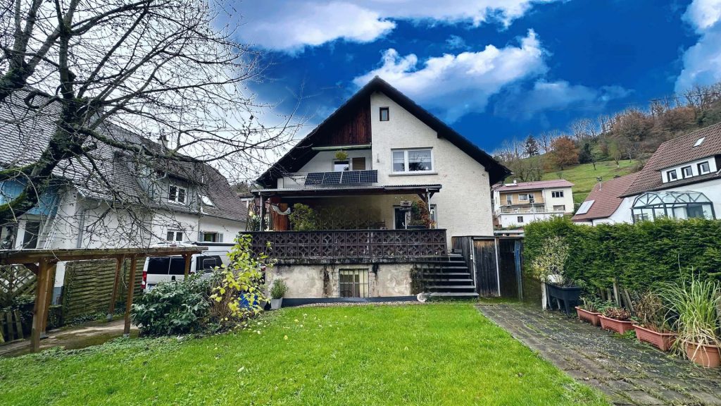 Ruhige Mehr-Zi-Wng mit Gartenanteil und gemütlichem Kachelofen in Sulzbach mit Garage + Stellplätze