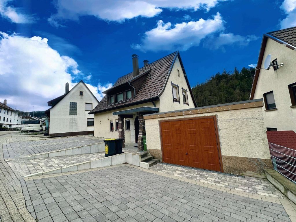 447 Außenansicht rechts Straßenseite