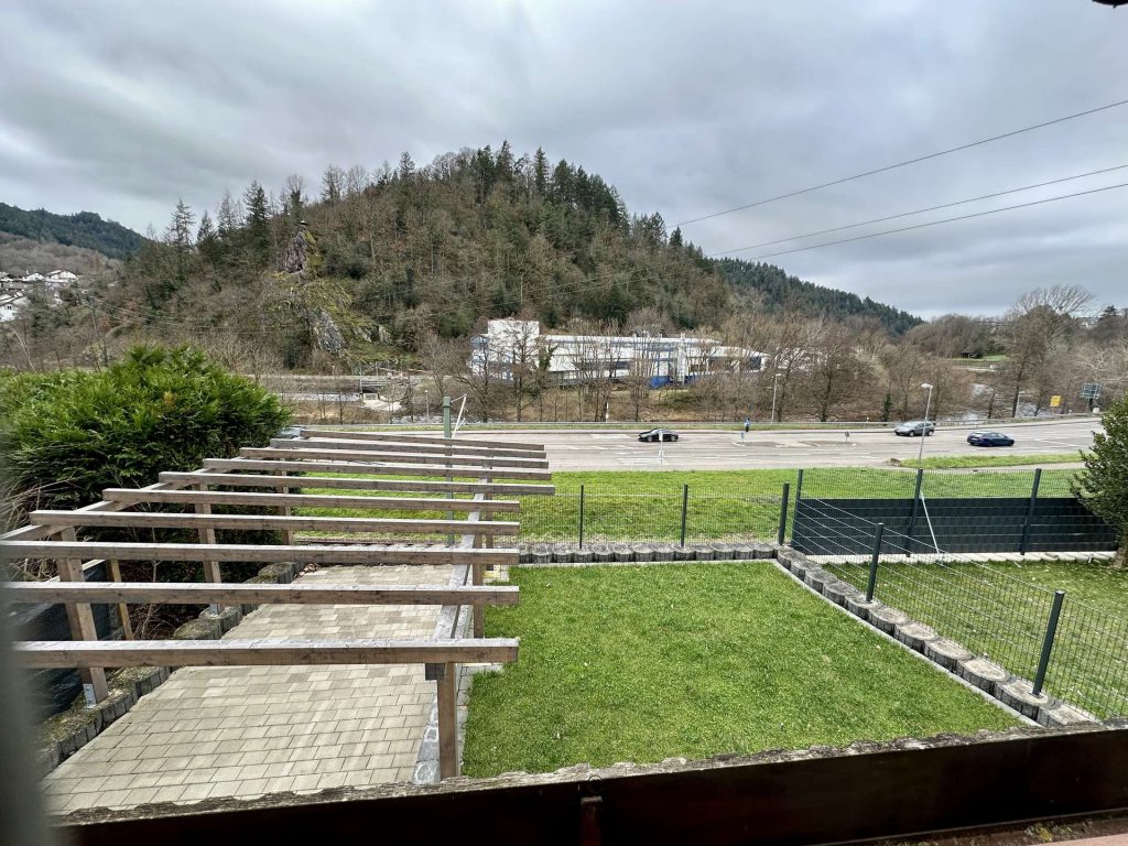 447 EG Blick von Terrasse