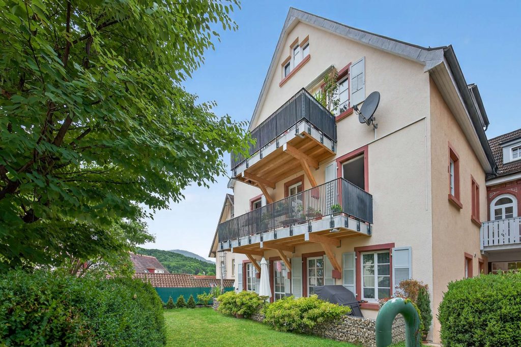 Historischer Charme trifft Toplage – Stilvolle 2-Zi-DG-Wng mit TG-Stellplatz in Baden-Baden