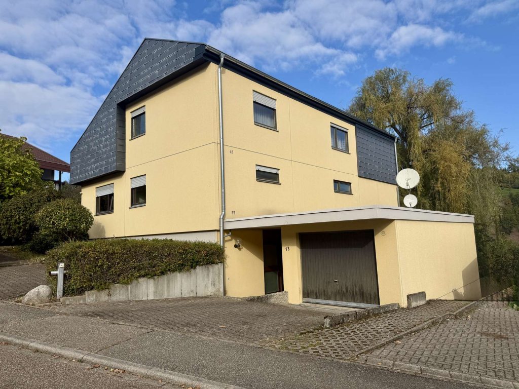 Freistehendes Architektenhaus mit ELW und großem Grundstück in Gernsbach mit viel Potenzial