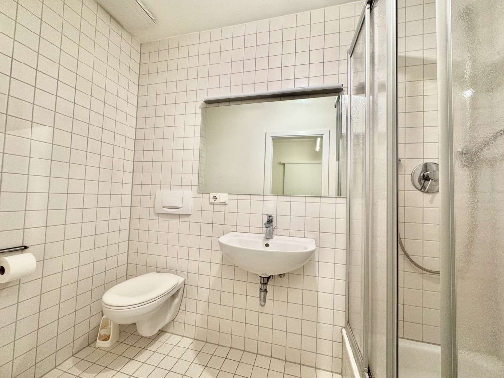 Badezimmer I (2)
