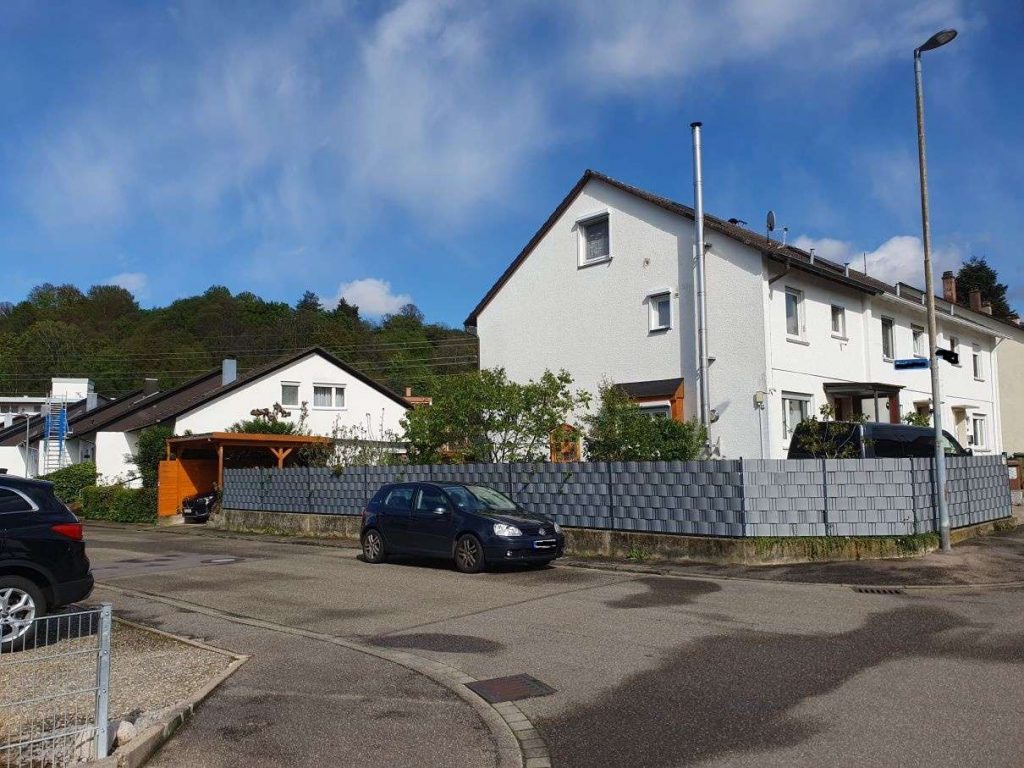 Aussenansicht seitlich weit