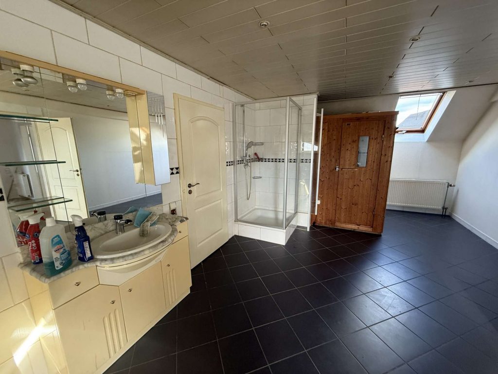 534 OG Badezimmer II