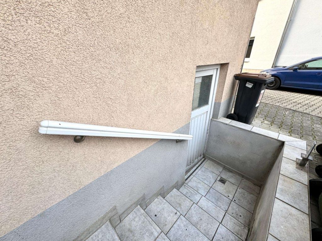 097 Treppenabgang Waschraum