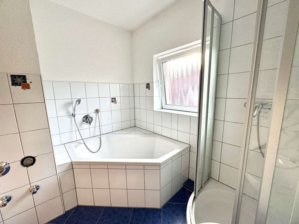 097-4 OG Badezimmer II