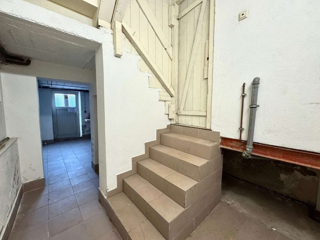 097 Waschraum Zugang WE4