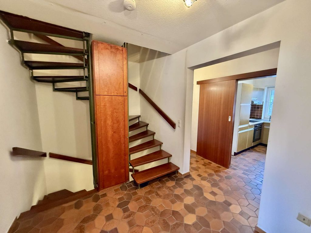 462 EG Flur Treppe