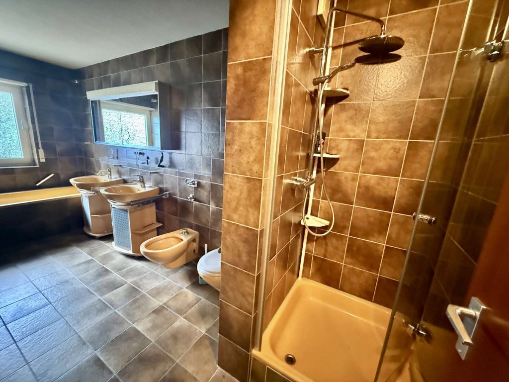 462 OG Badezimmer II