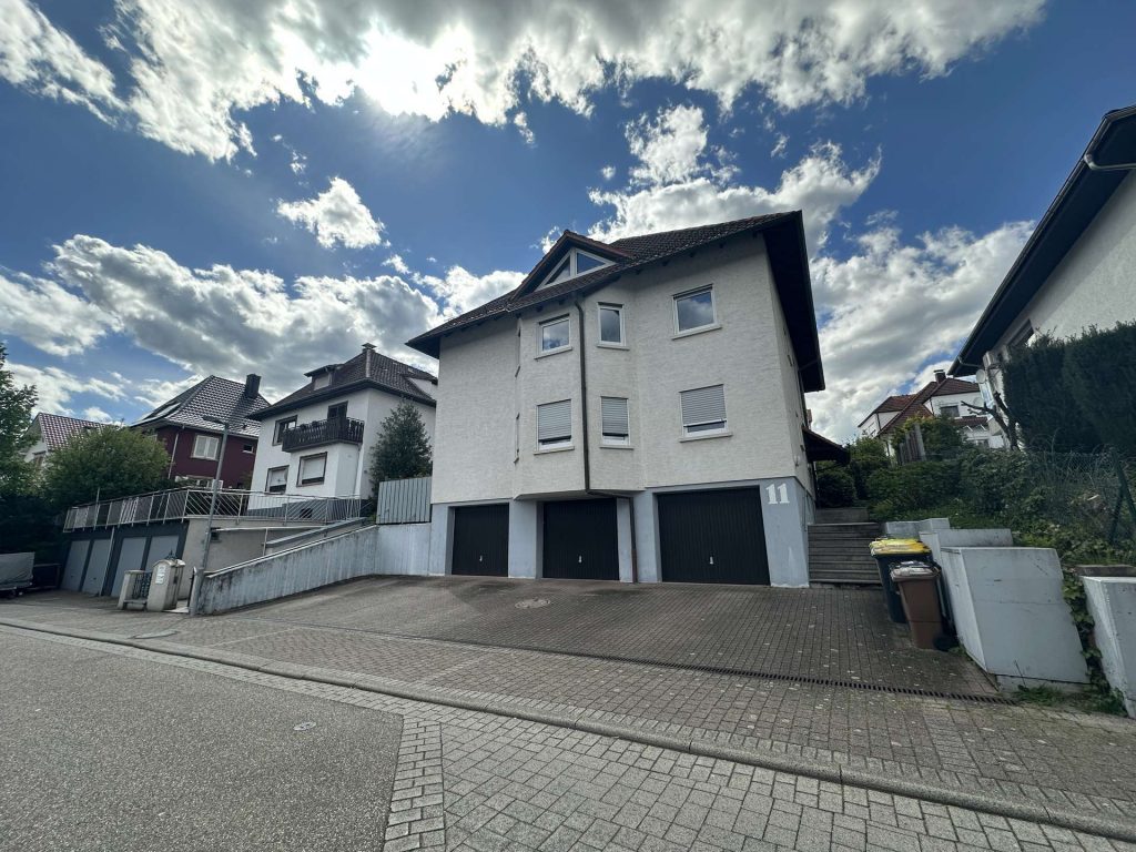 Charmante bezugsfreie 2-Zi-DG-Whg mit Garage in bevorzugter Lage von Gernsbach