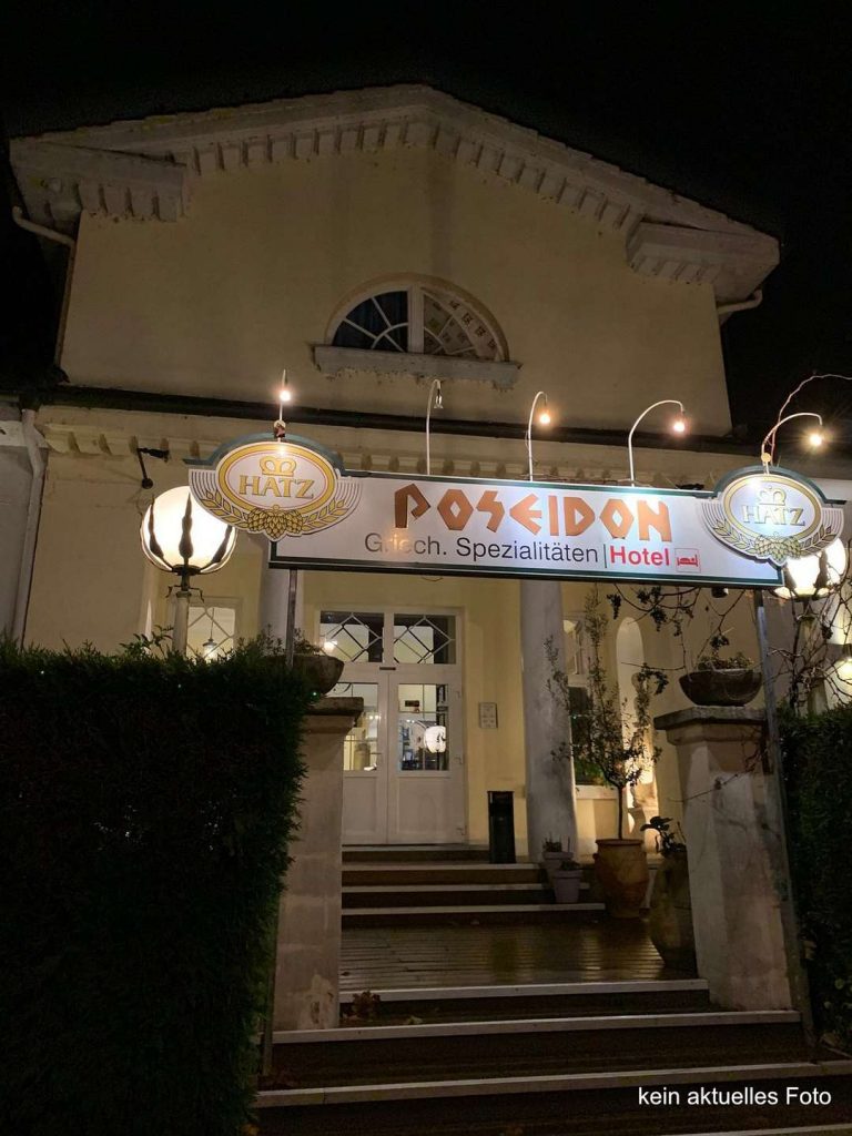 547 Eingansbereich abends