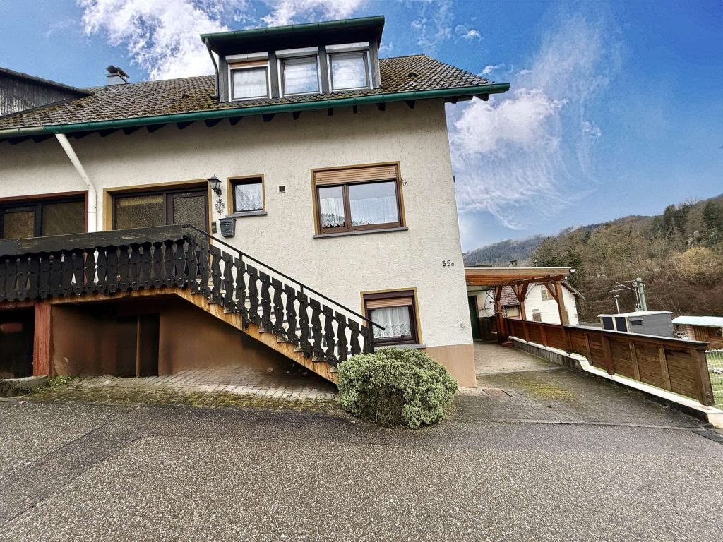 Charmante Doppelhaushälfte in ruhiger Lage von Forbach im Ortsteil Gausbach mit viel Potenzial