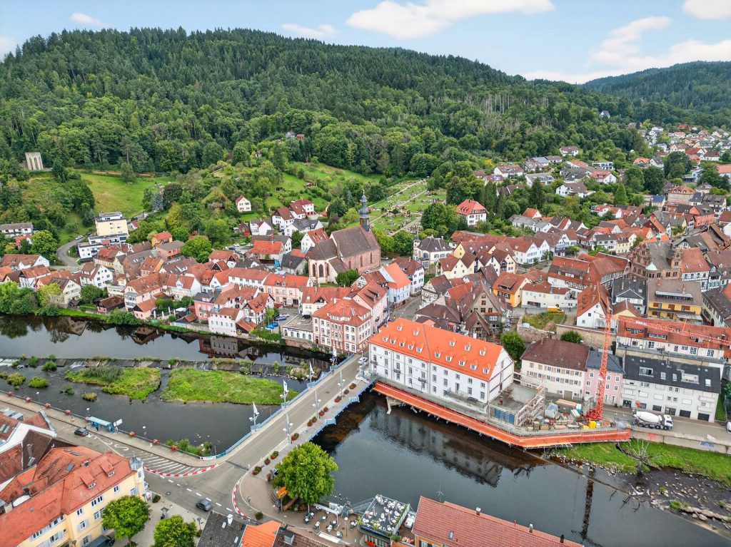 067-02 Drohne Blick Richtung Altstadt fern