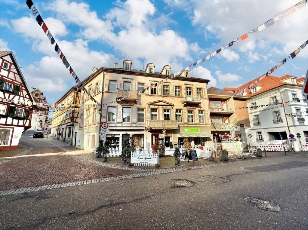 Historisches Wohn- und Geschäftshaus in zentraler Altstadtlage von Gernsbach