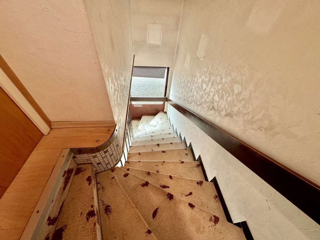 569 Treppenabgang ins EG