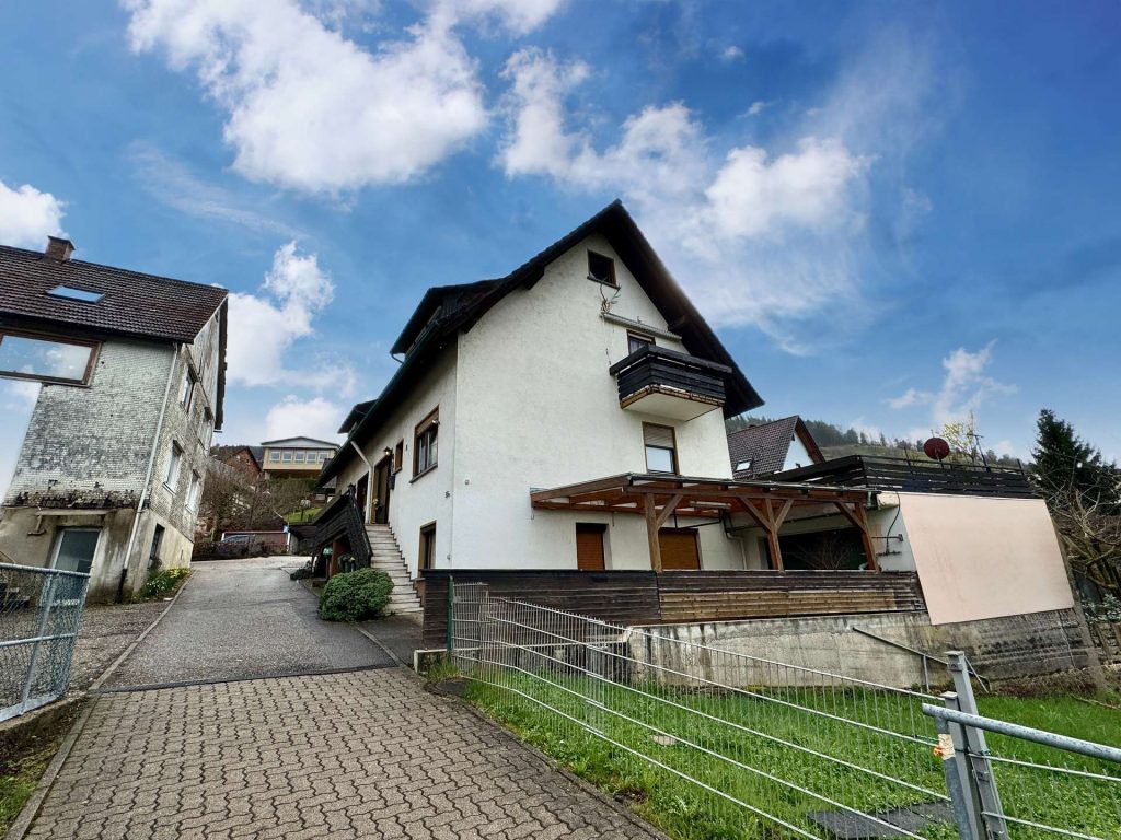 Charmante Doppelhaushälfte in ruhiger Lage von Forbach im Ortsteil Gausbach mit viel Potenzial