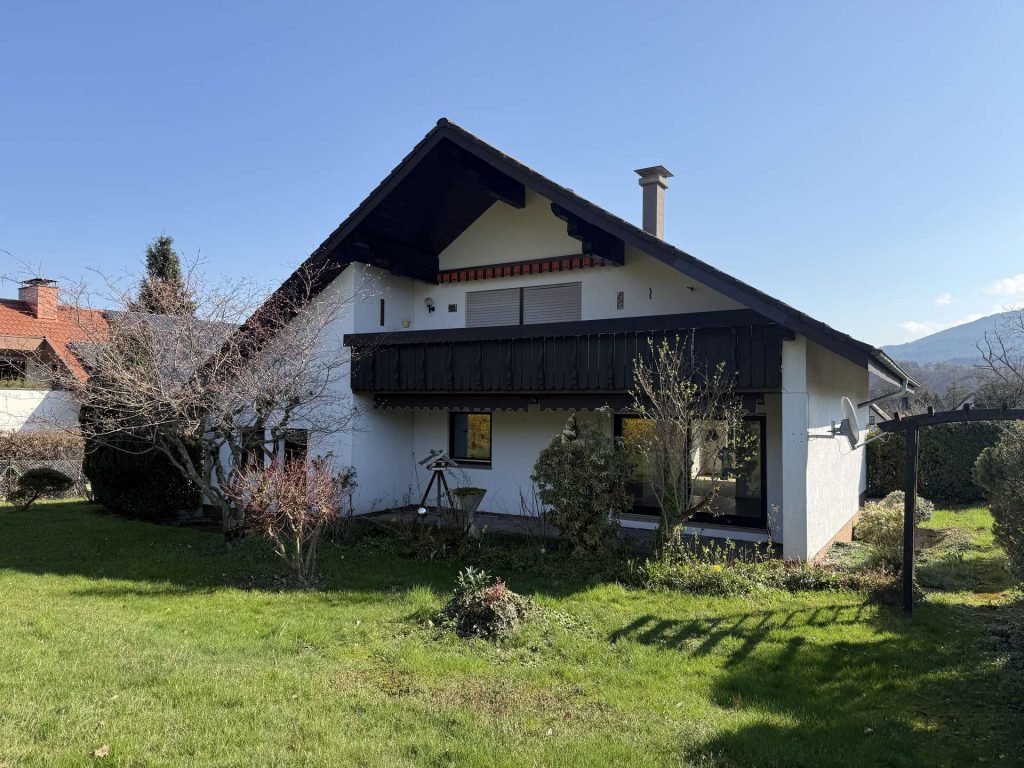 0573 Außenansicht hinten nah