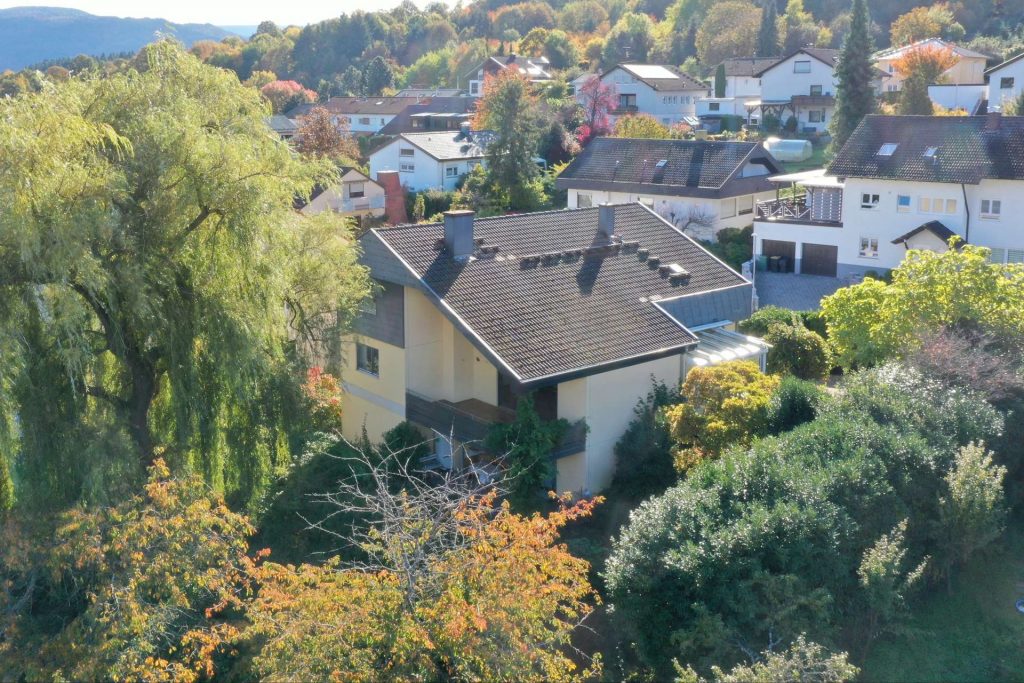 Architektenhaus mit viel Potenzial inklusive Einliegerwohnung und großem Grundstück in Gernsbach