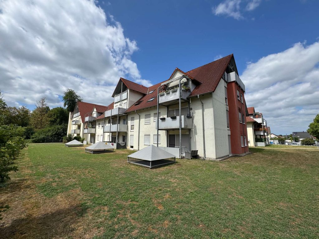 Gepflegte 2-Zimmer-Wohnung mit Einbauküche, Balkon und Tiefgaragenstellplatz in Rastatt-Niederbühl