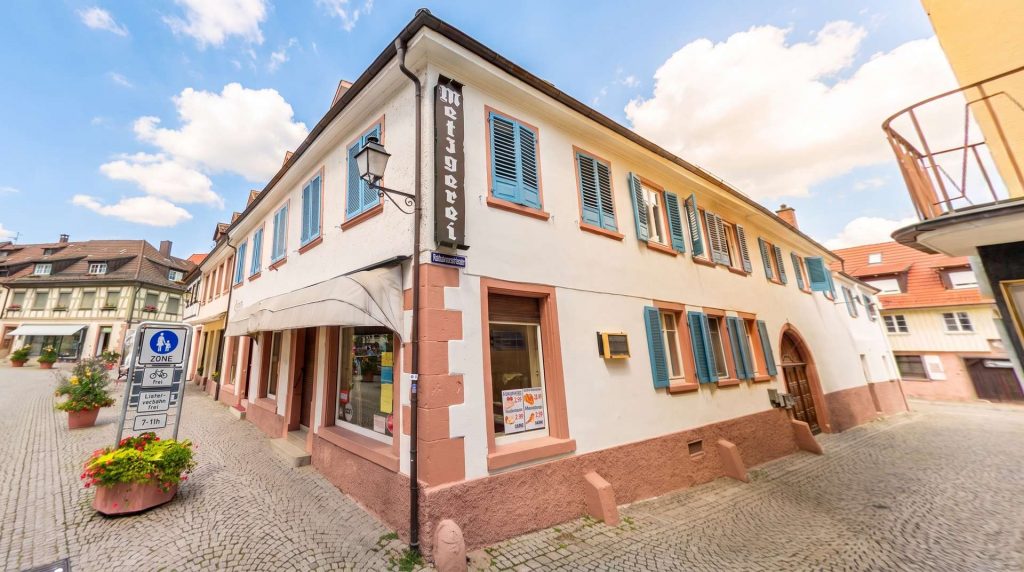 TOPLAGE – Altstadt in Gernsbach – Gewerbefläche im Denkmal – ideal für Feinkost, Café & Handel