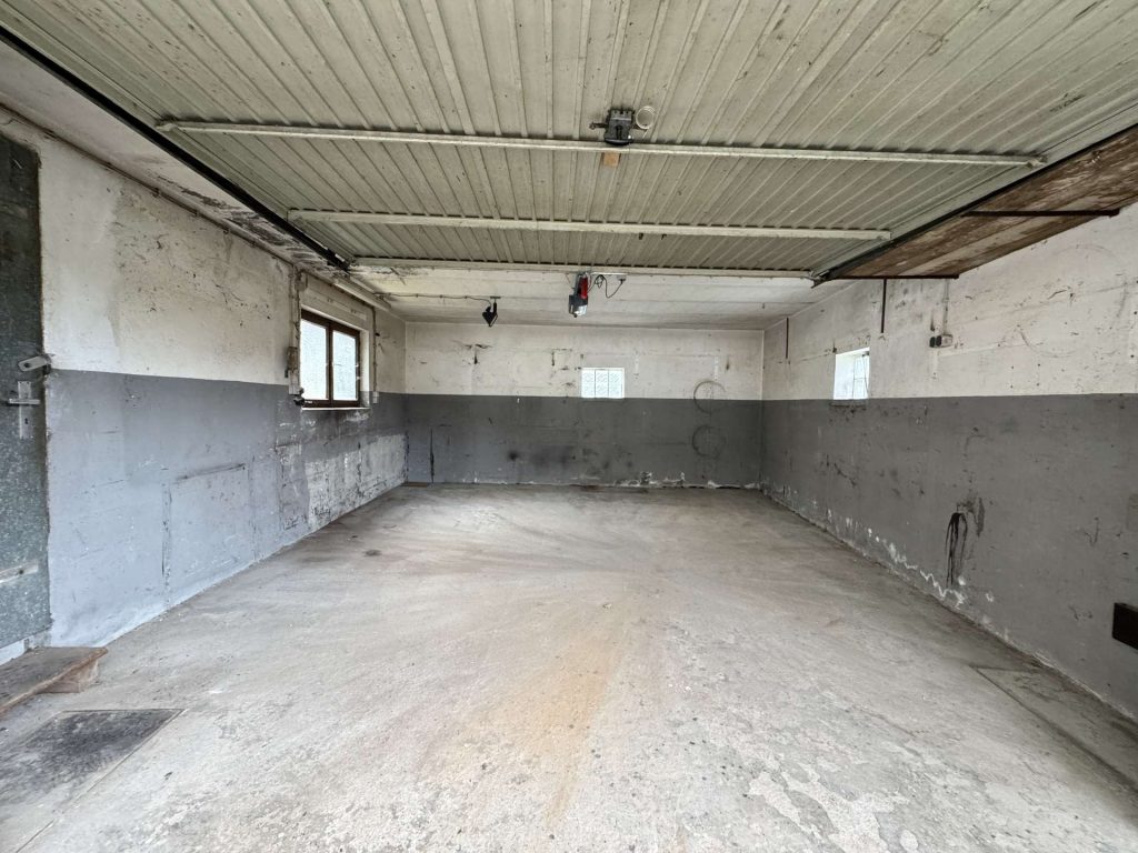 569 Garage