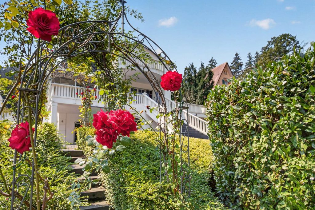 Einmaliges Villenanwesen in Bestlage von Baden-Baden — Eleganz und Komfort auf höchstem Niveau