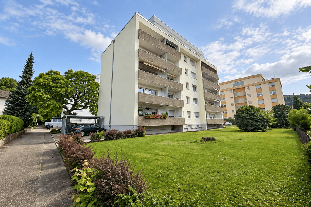 Gemütliche 2-Zimmer-Wohnung mit Balkon und Einbauküche in Gernsbach