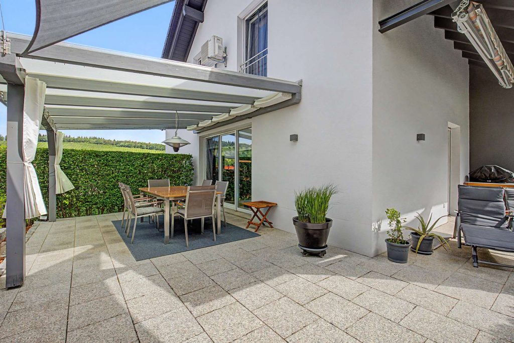 0410 Terrasse mit Pergola II