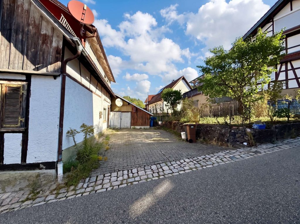 625 Aussenansicht Hofeinfahrt