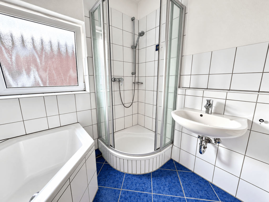 097-4-1 Badezimmer OG II