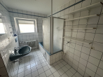 Singles aufgepasst - 1-Zi- Appartement im EG mit Stellplatz und Terrasse zu vermieten in Gernsbach - Badezimmer