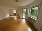 Singles aufgepasst - 1-Zi- Appartement im EG mit Stellplatz und Terrasse zu vermieten in Gernsbach - Wohn- und Schlafzimmer